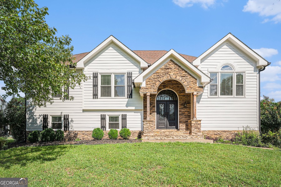 Two-story home at 4990 Hyde Court in Cumming, Georgia